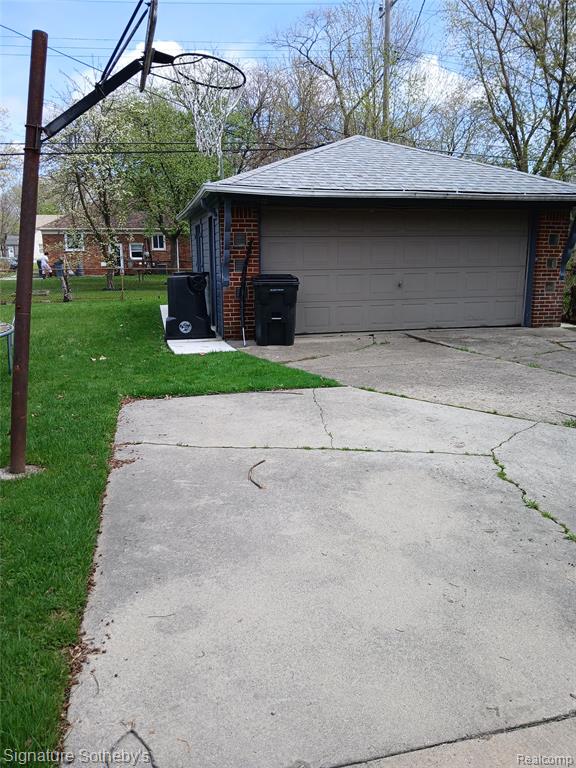 24670 Gardner Street, Oak Park, MI 48237 — Photo 17