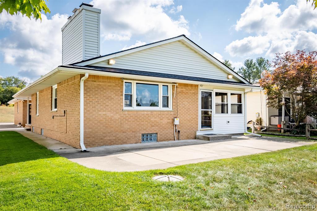 2615 WOODLAND COVE Drive, Brighton, MI 48114 — front exterior
