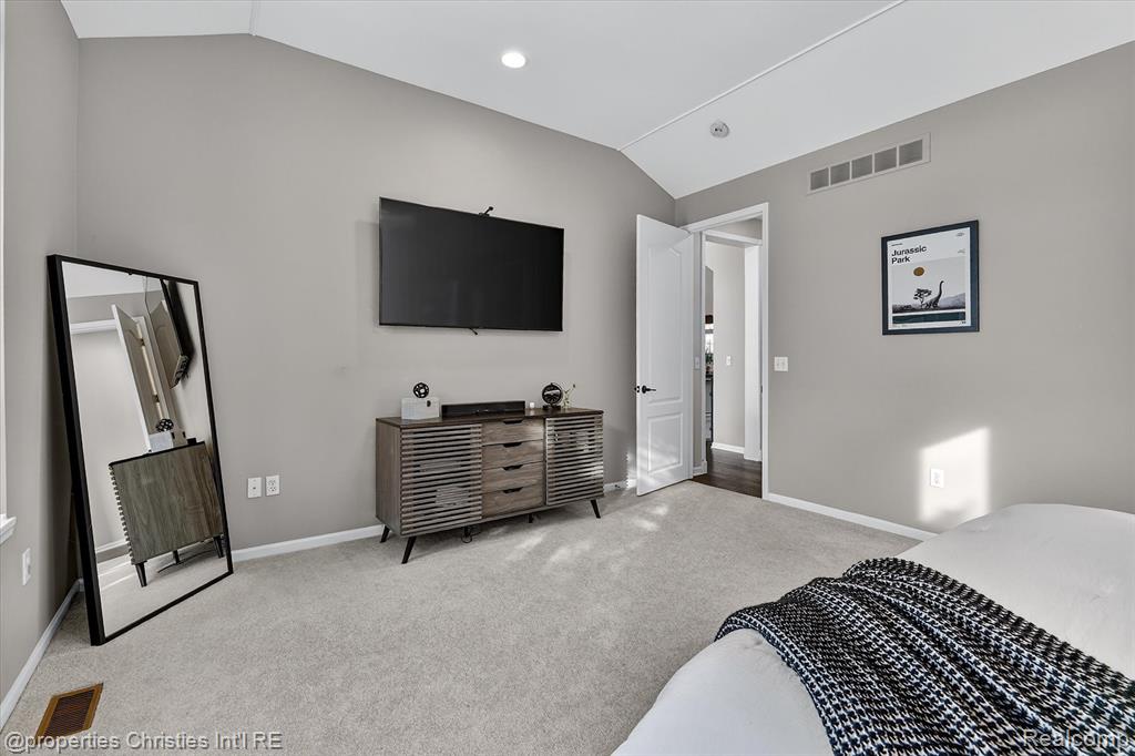 45653 TOURNAMENT Drive N, Northville, MI 48168 — Photo 21