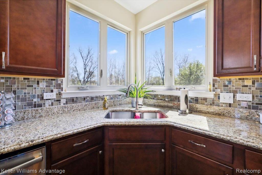 51146 UPLAND VIEW Street, Canton, MI 48188 — Photo 12