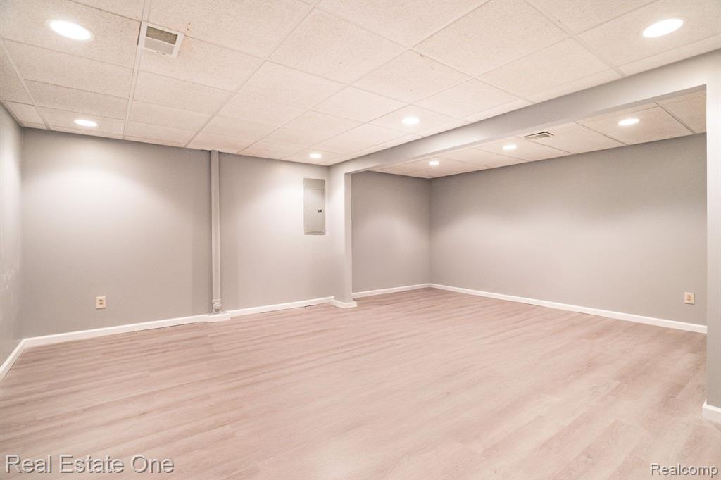 4458 HYCLIFFE Drive, Troy, MI 48098 — Photo 36