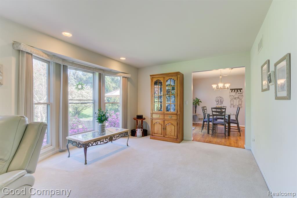 51250 W HILLS Drive, Plymouth, MI 48170 — Photo 10