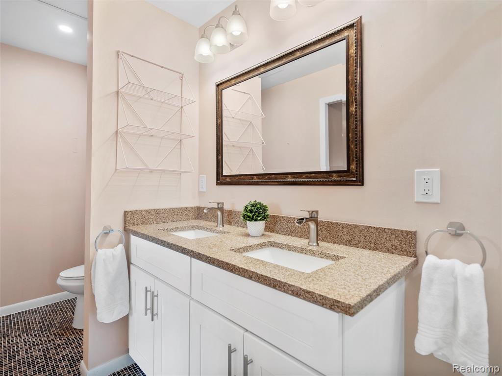890 Darwin Place Court, Rochester Hills, MI 48307 — Photo 16