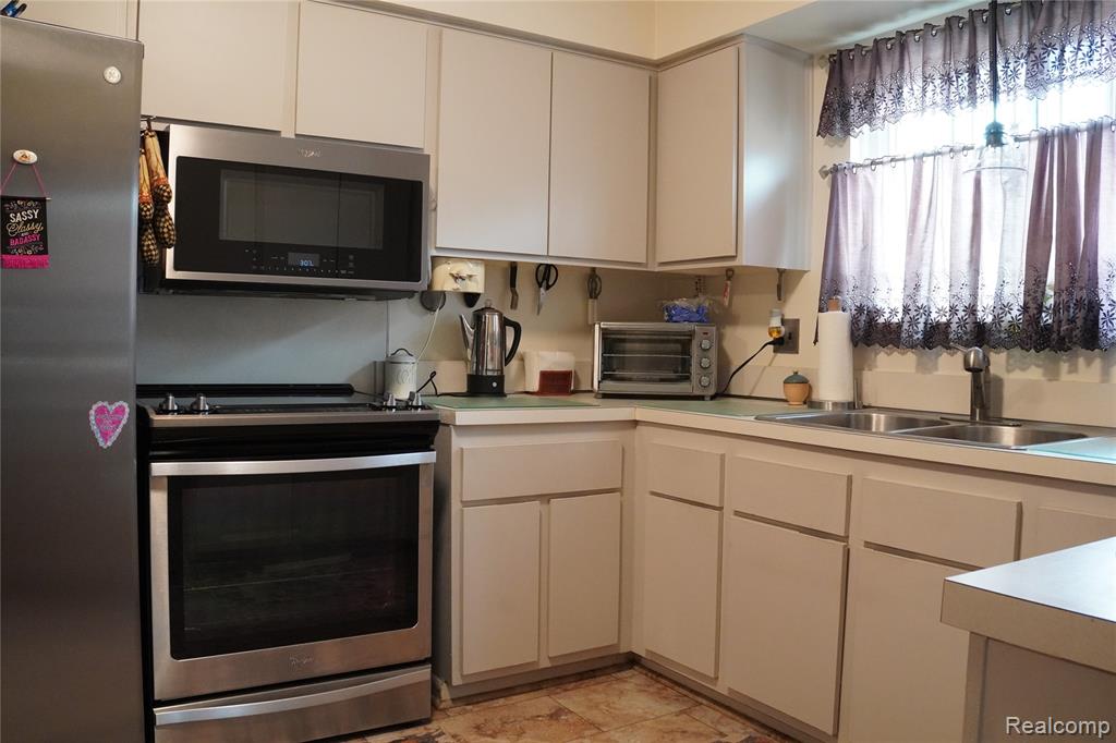 19445 McIntyre Street, Detroit, MI 48219 — Photo 2
