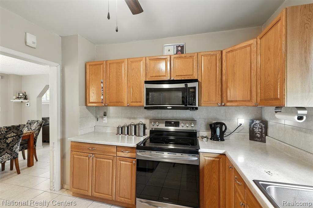 1041 Adeline Street, Highland Park, MI 48203 — Photo 12