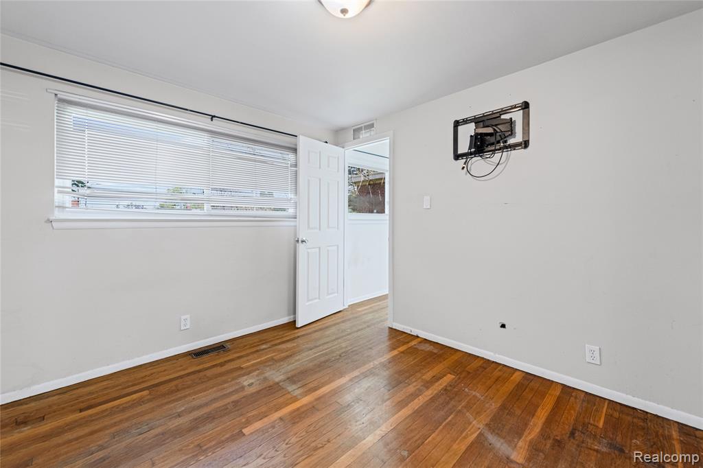 30539 Longfellow Avenue, Madison Heights, MI 48071 — Photo 20