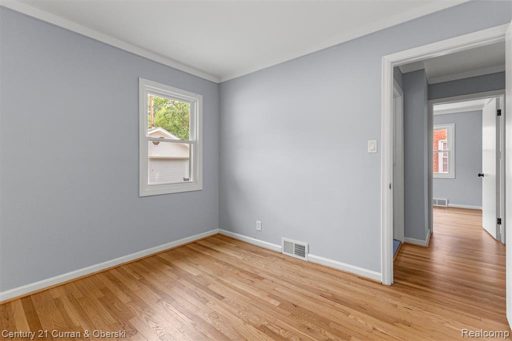 8276 Riverview Street, Dearborn Heights, MI 48127 — Photo 17