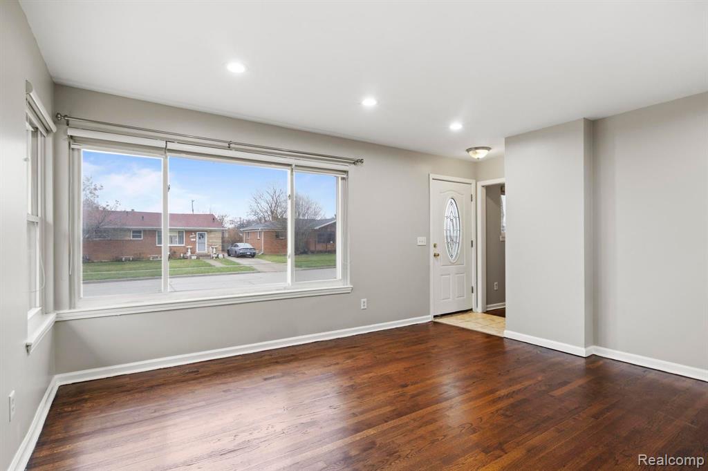 6109 KINLOCH Street, Dearborn Heights, MI 48127 — Photo 12