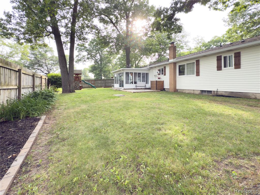3965 Midland Road E, Waterford, MI 48329 — Photo 24