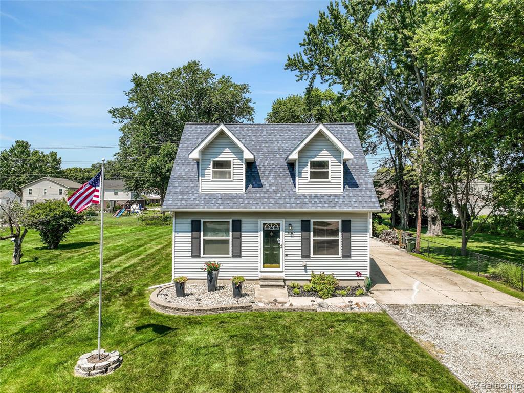 22327 Martin Road, Saint Clair Shores, MI 48081