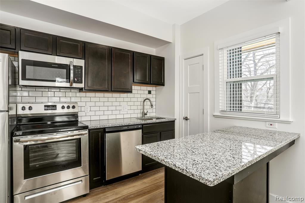 89 W Philadelphia Street, Detroit, MI 48202 — Photo 2