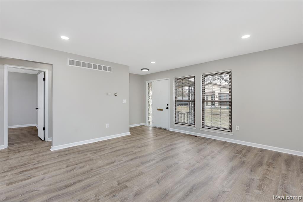 40440 NEWPORT Drive, Plymouth, MI 48170 — Photo 5