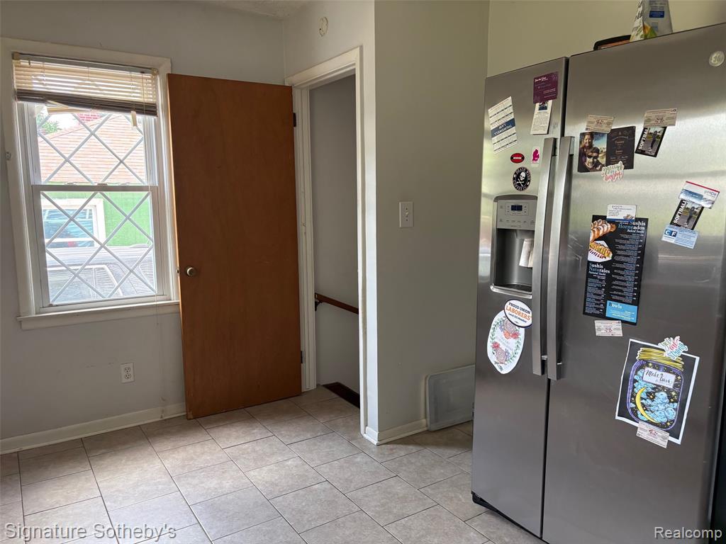 686 E Columbia Avenue, Pontiac, MI 48340 — Photo 4