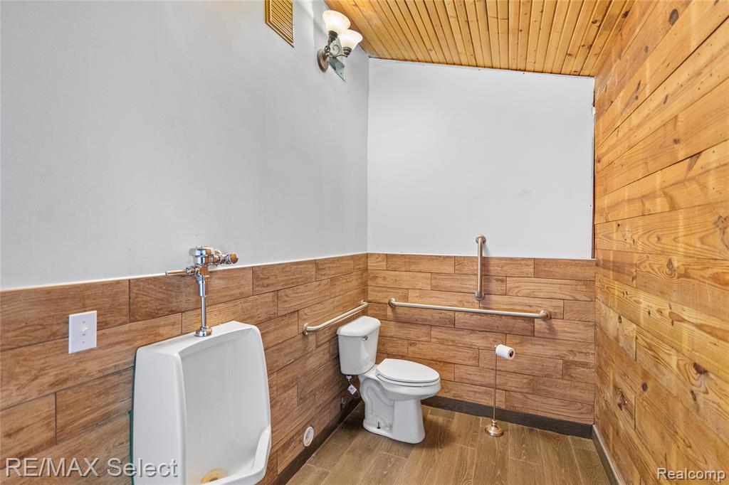 8572 Silver Lake Road, Linden, MI 48451 — Photo 29