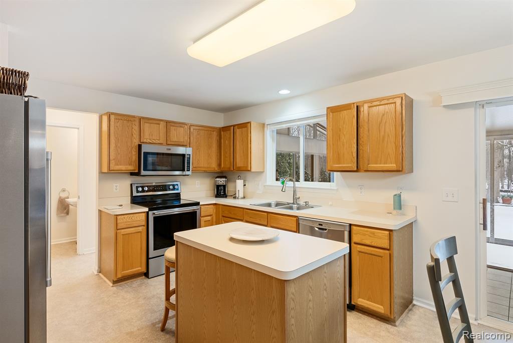 7983 SPRINGWATER Drive, Ypsilanti, MI 48197 — Photo 13