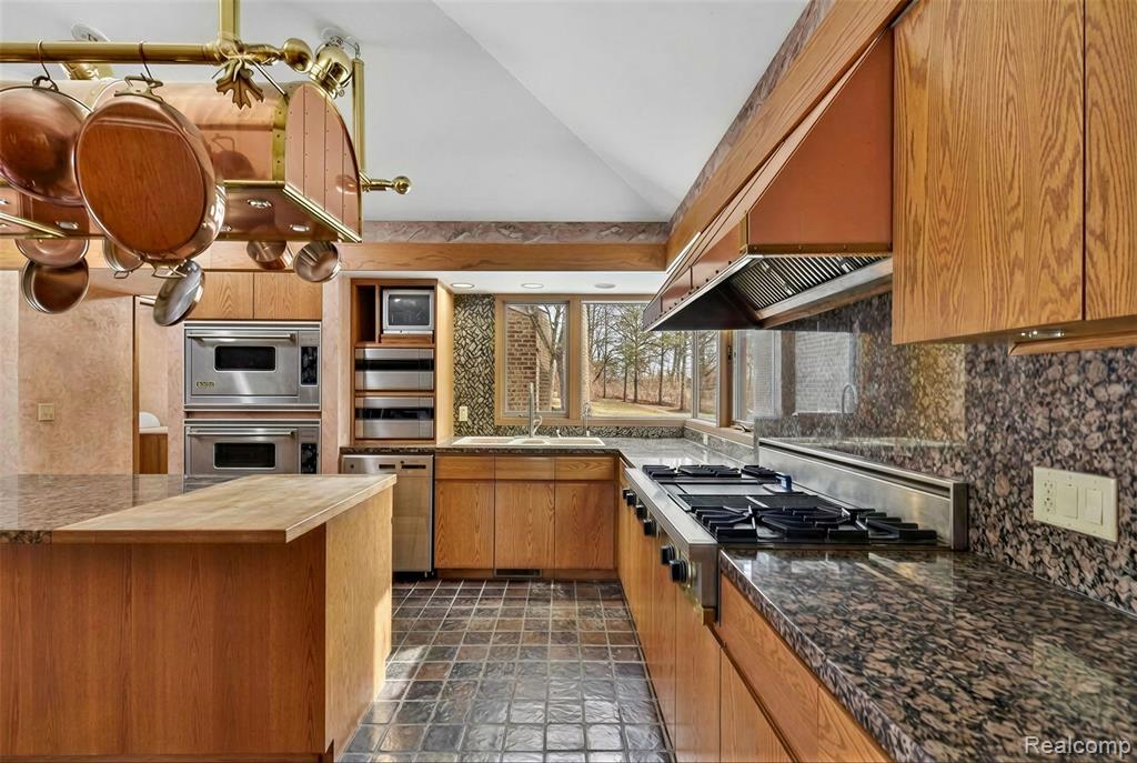2551 Patterson Lake Road, Pinckney, MI 48169 — Photo 31