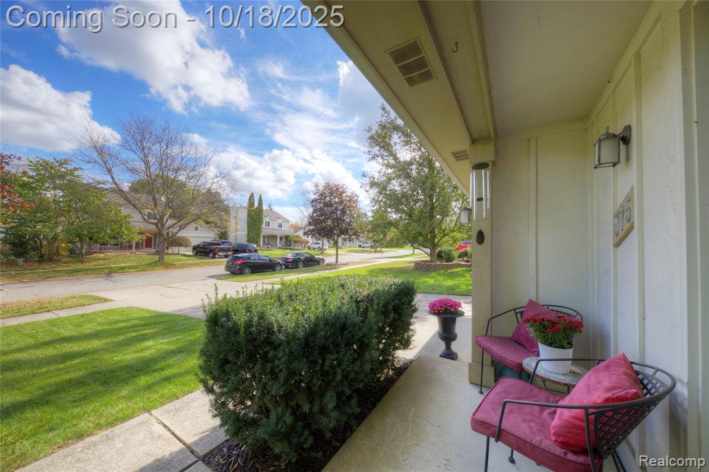 975 S Parkwood Drive, South Lyon, MI 48178 — Photo 17