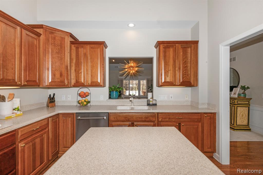 16420 Cypress, Northville, MI 48168 — Photo 6