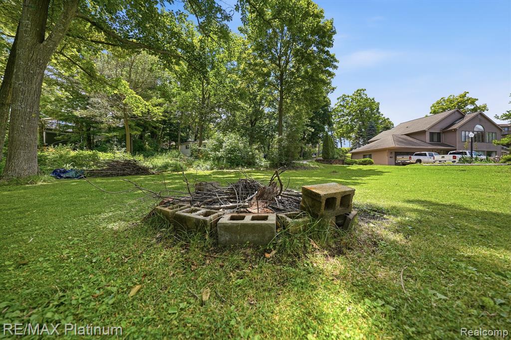 5630 Glen Echo Drive, Howell, MI 48843 — Photo 34