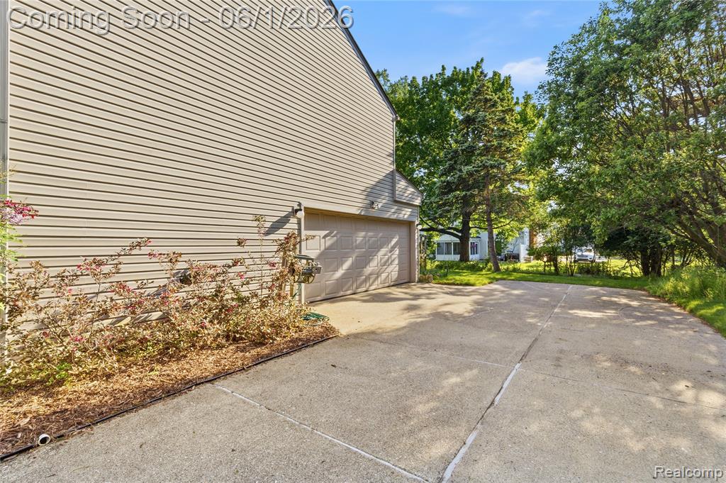 5389 Fox Ridge Circle, West Bloomfield, MI — Photo 49