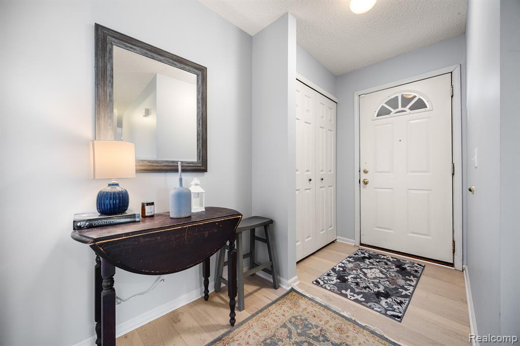 4933 OAK HILL Drive, Waterford, MI 48329 — Photo 7