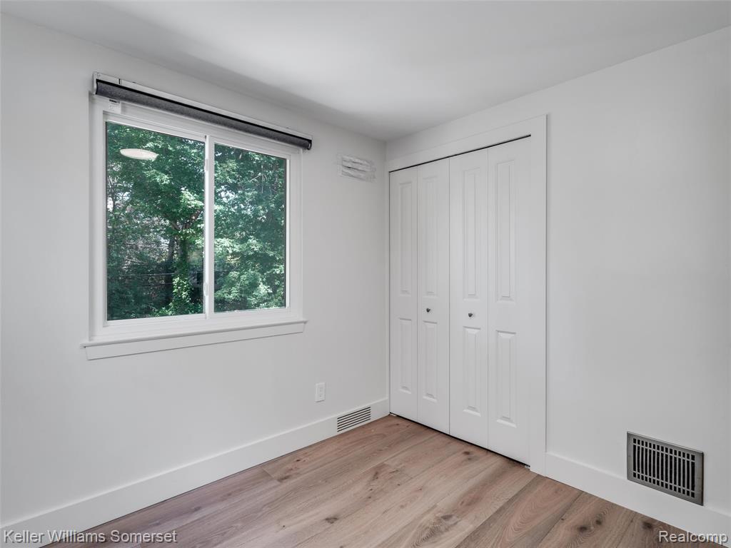 29523 Ravenscroft Street, Farmington, MI 48331 — Photo 2