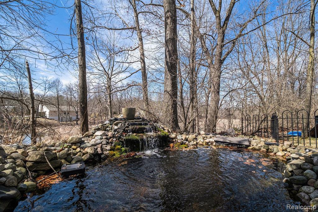 7926 FOREST CREEK, Whitmore Lake, MI 48189 — Photo 18