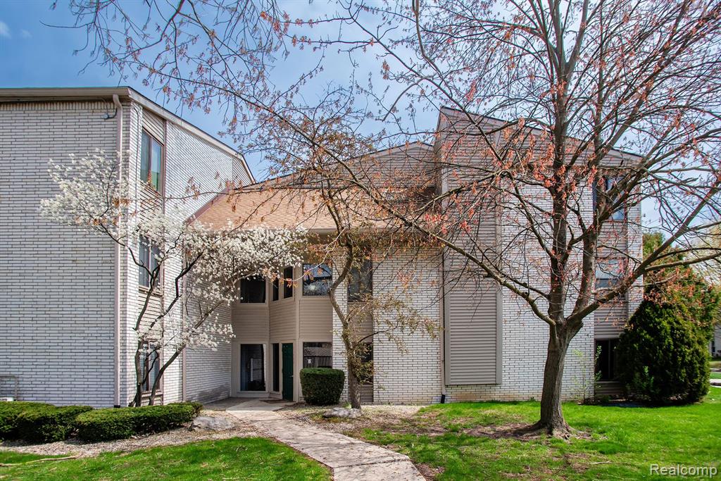 31993 W 12 Mile Road, 109, Farmington, MI 48334 — front exterior
