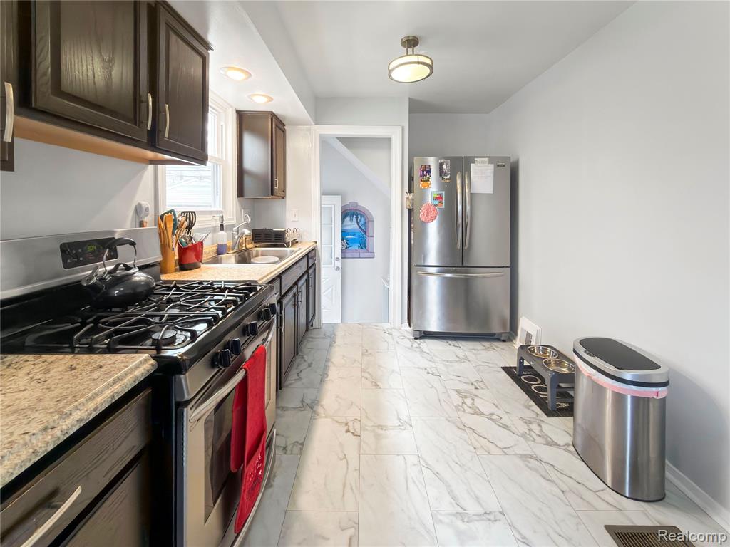6907 Orchard Avenue, Dearborn, MI 48126 — Photo 15