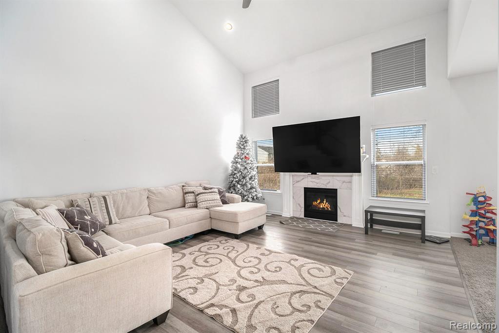 8301 Berwick Drive, Westland, MI — Photo 2