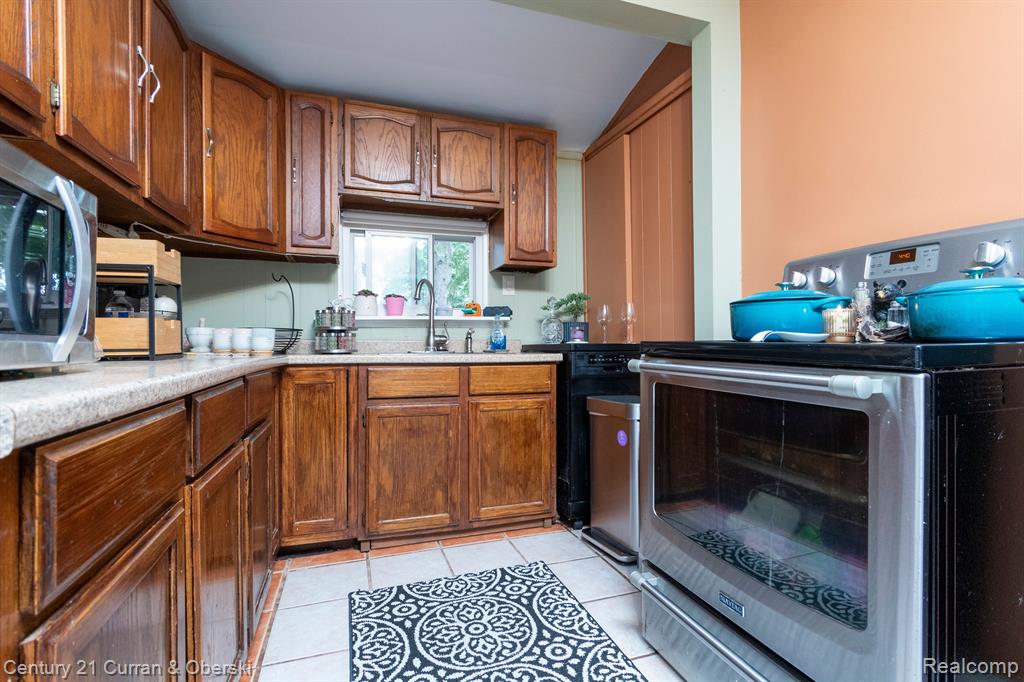 4417 BEDFORD Street, Dearborn Heights, MI 48125 — Photo 8