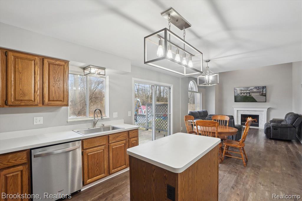 4272 HEATHERSTONE Drive, Waterford, MI 48329 — Photo 12