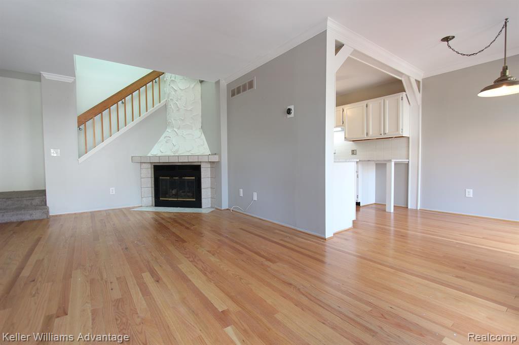22180 Pondview, Novi, MI — Photo 8