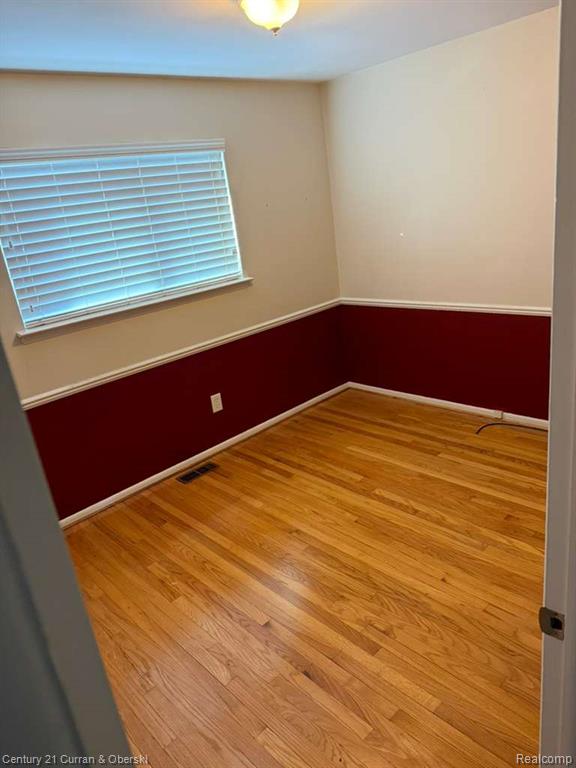 6523 N Vernon Street, Dearborn Heights, MI 48127 — Photo 5