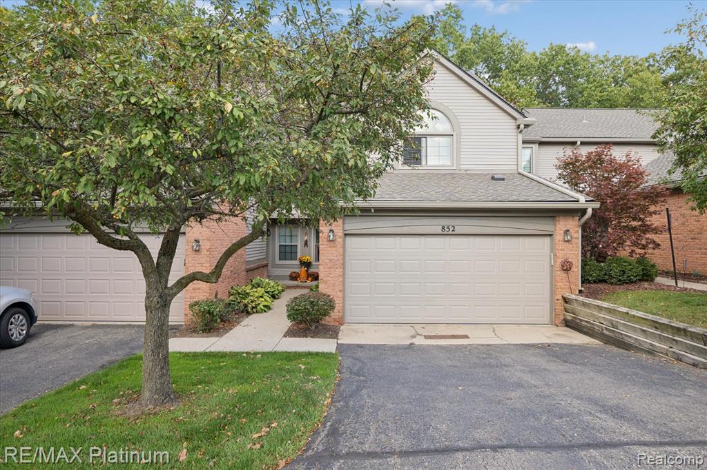 852 Woodridge Hills Drive, Brighton, MI 48116 — Photo 3