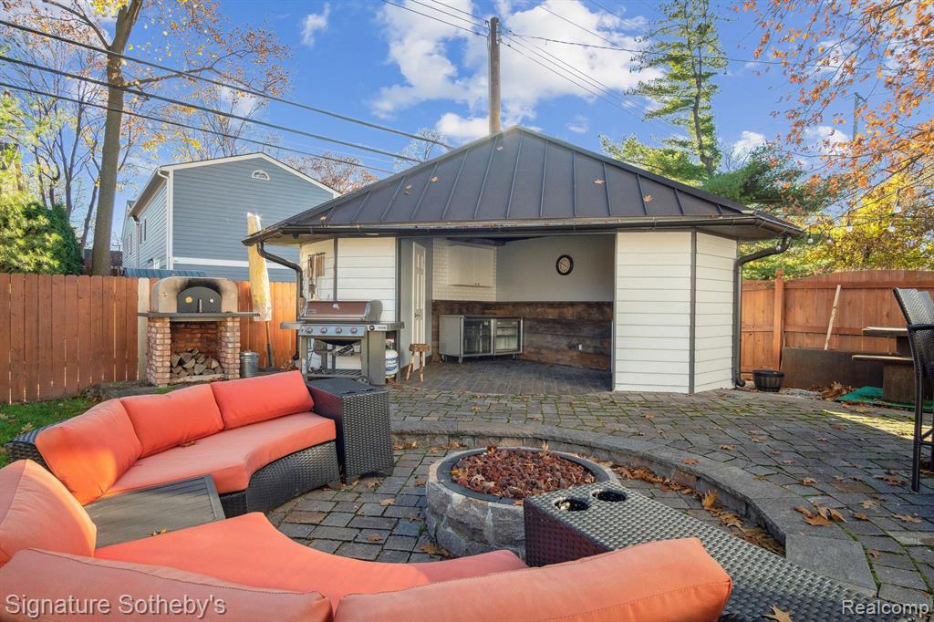 824 Wimbleton Drive, Birmingham, MI 48009 — Photo 36