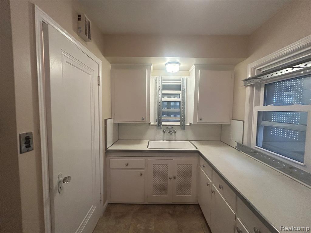 5290 University Place, Detroit, MI 48224 — Photo 2