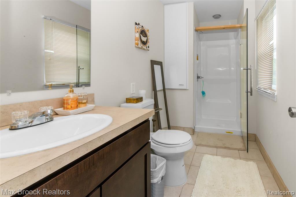 5484 Kingsfield Drive, West Bloomfield, MI — Photo 35