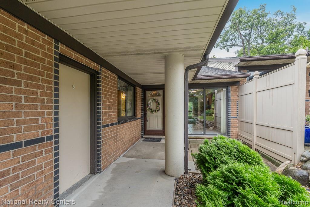 906 Wexford Way, 3, Rochester Hills, MI 48307 — Photo 3