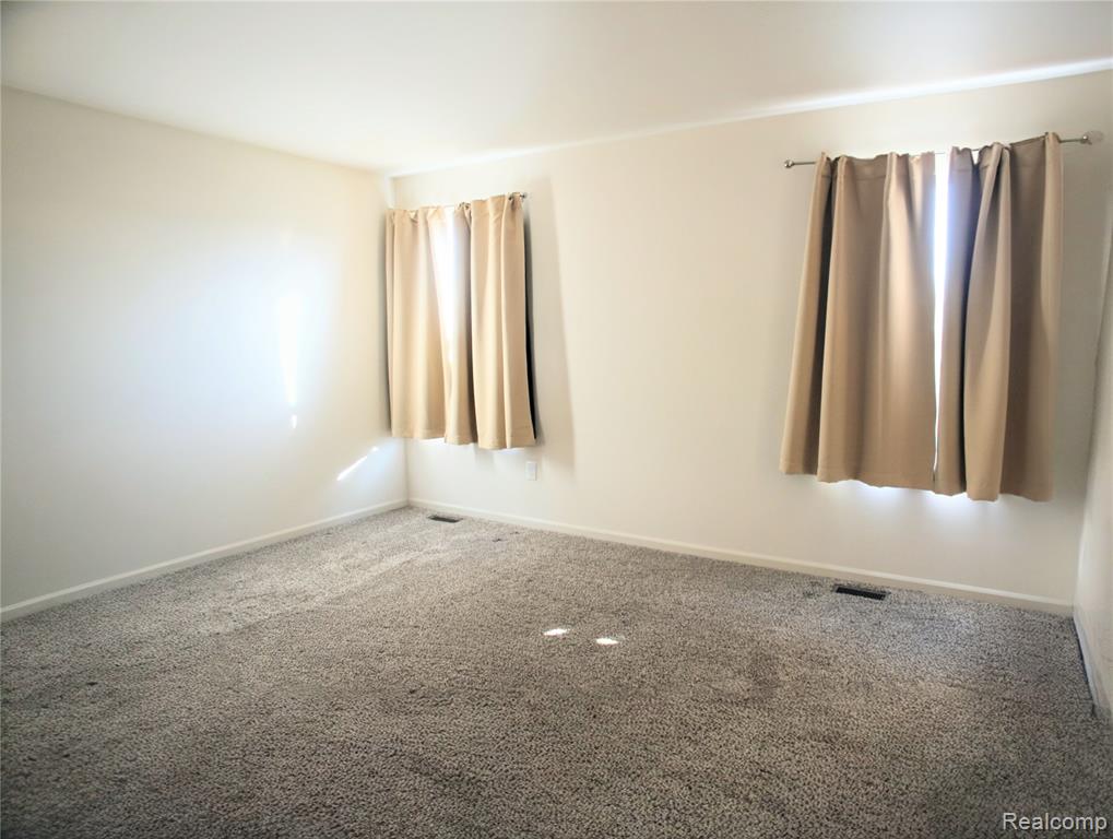 13735 Chester Court, Belleville, MI 48111 — Photo 18