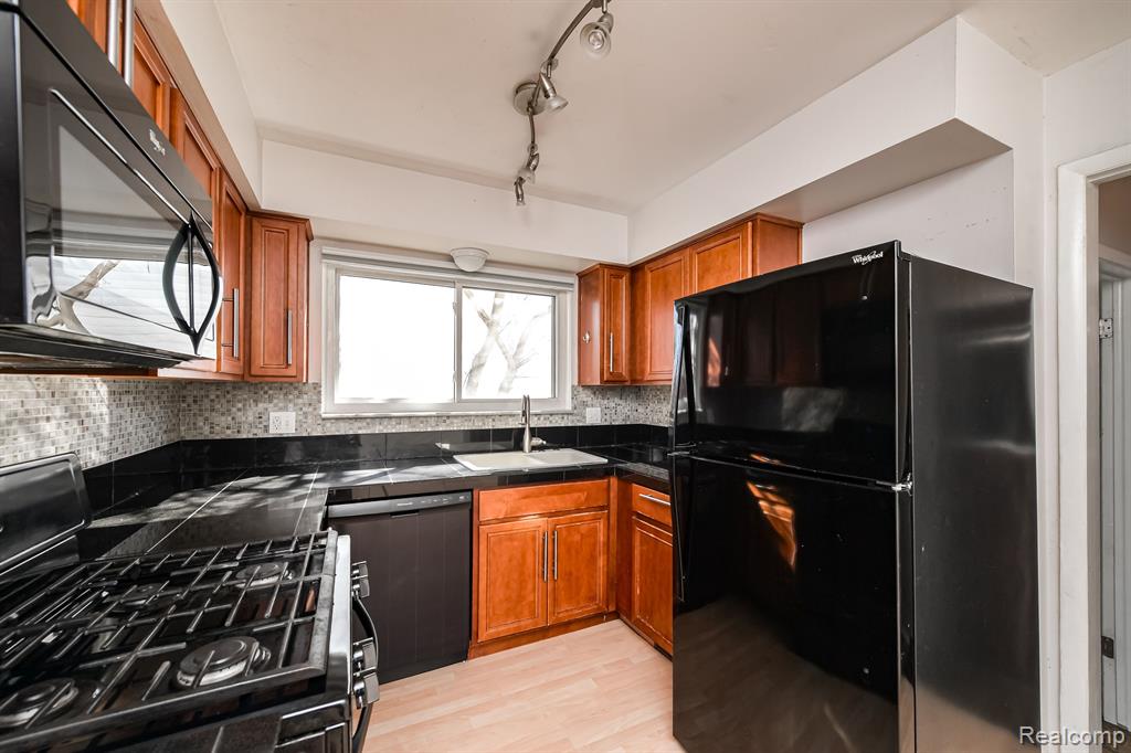 2376 COLONY Way, Ypsilanti, MI 48197 — Photo 9