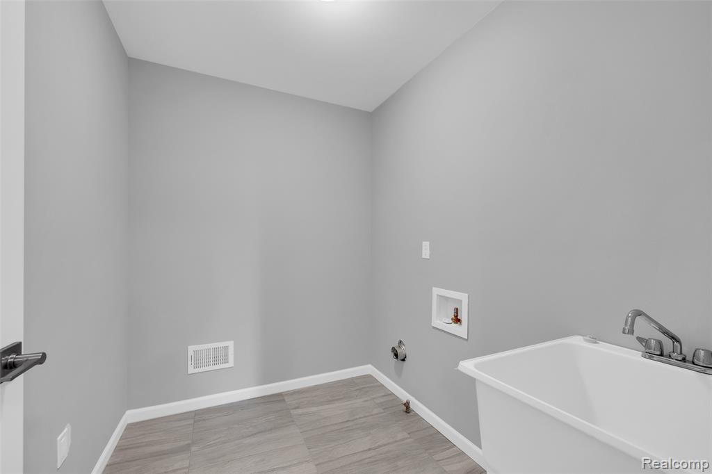 10010 Santa Lucia Court, Grand Blanc, MI 48439 — Photo 18