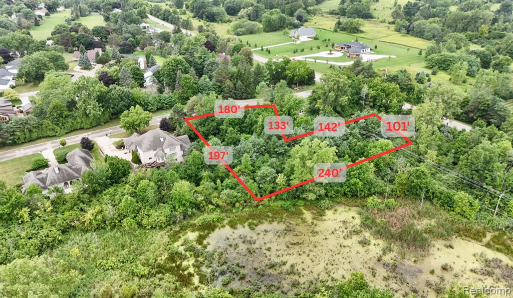 8285 Grovemont Court, Grand Blanc, MI 48439 — Photo 4