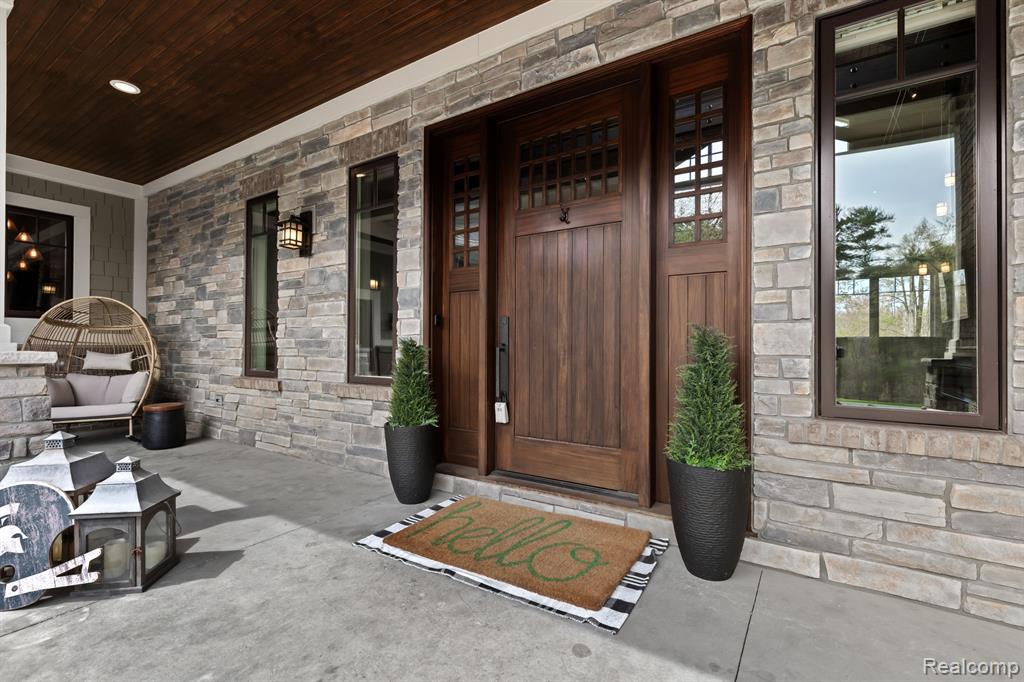 5744 WYNDAM Lane, Brighton, MI 48116 — Photo 2