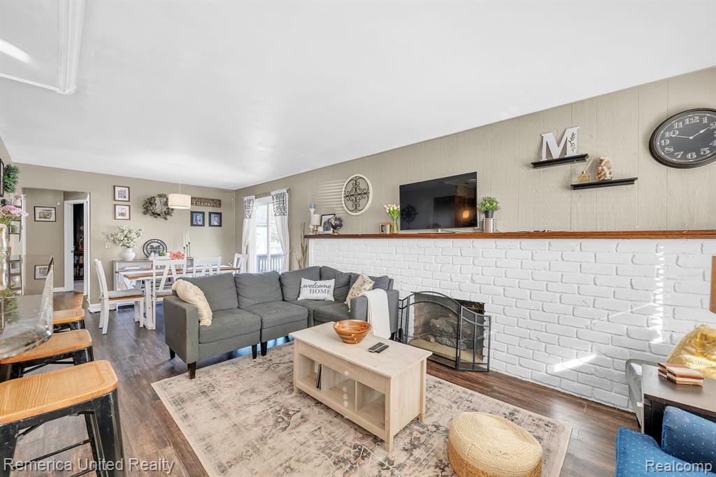 8906 E DEBORAH, Livonia, MI 48150 — Photo 17