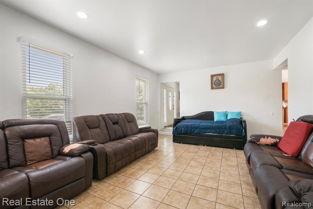 5510 Greenbriar Drive, West Bloomfield, MI — Photo 8