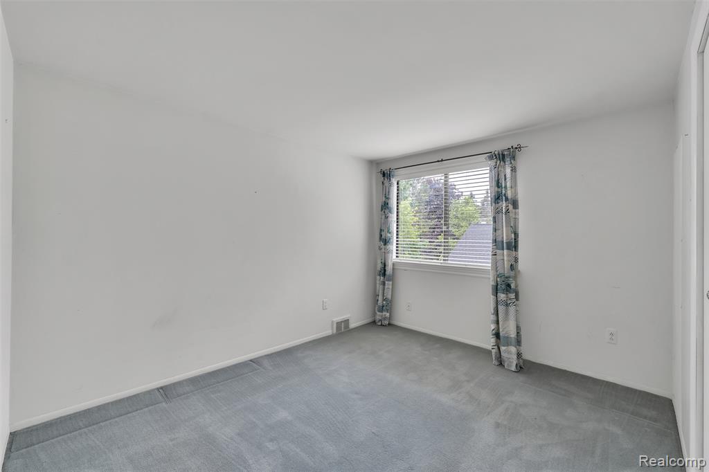 5772 Perrytown Drive, West Bloomfield, MI — Photo 37