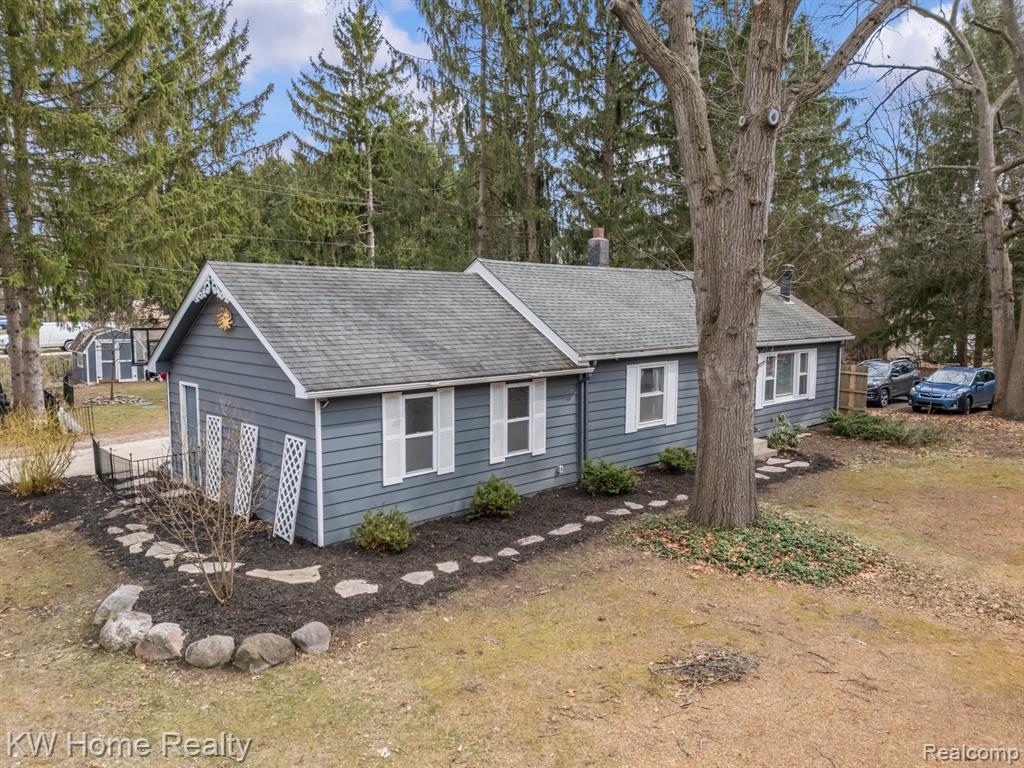 4215 Newton Road, Commerce Twp, MI 48390 — Photo 5