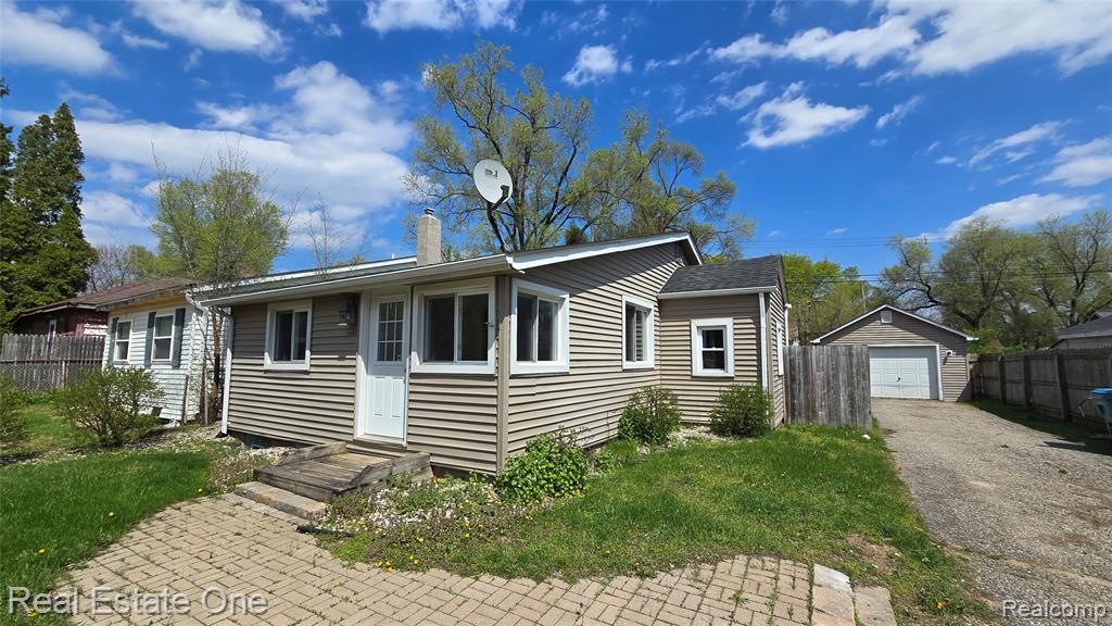 3148 Woodlawn Street, Commerce Twp, MI 48390 — front exterior