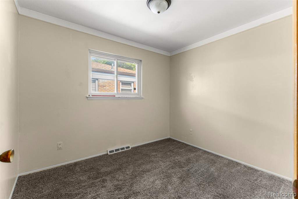 6131 N Evangeline Street, Dearborn Heights, MI 48127 — Photo 17